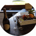 Pellet-shaped visual showing a fruit basket and champagne with 2 flutes at the Yellowstone Lodge.